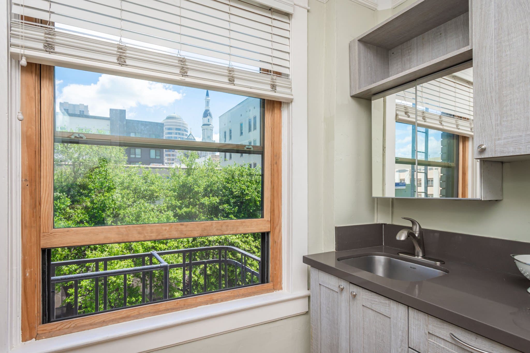 Sacramento Apartment: 2131 J St