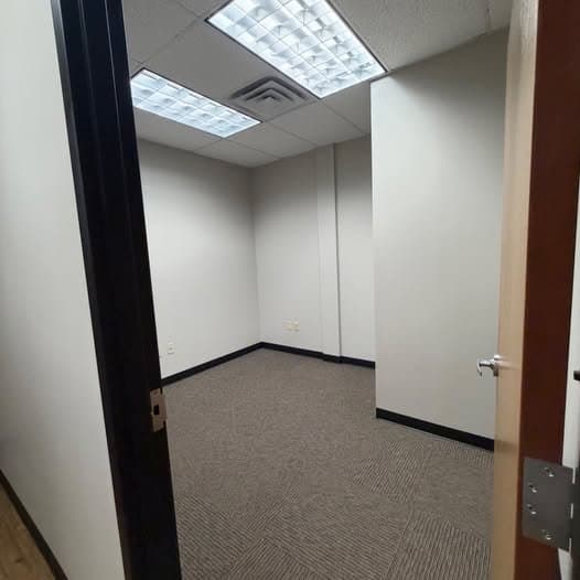 San Antonio Single Room: 16010 University Oak