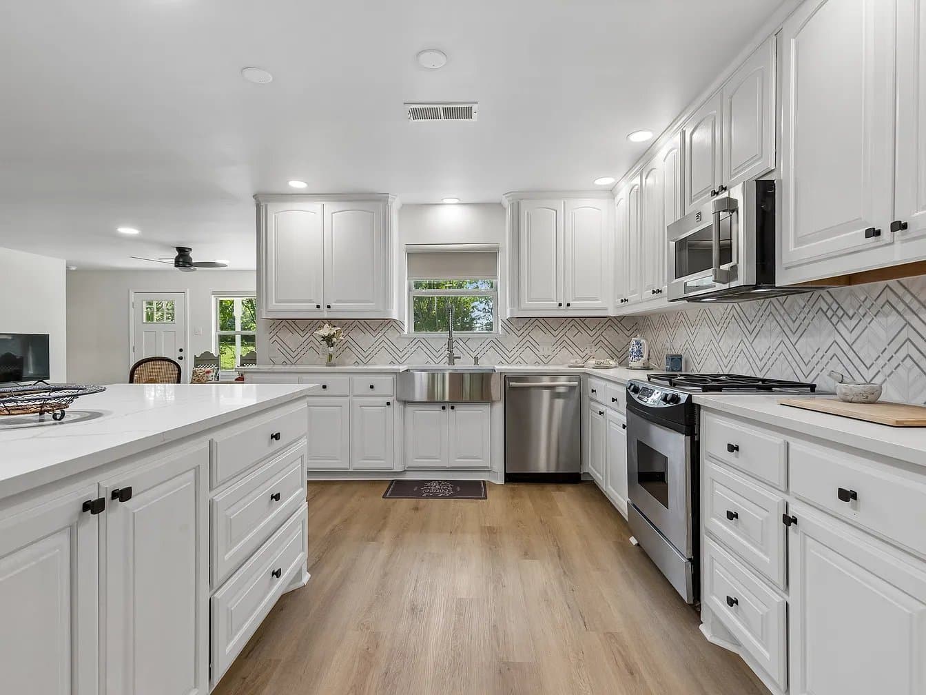 Colleyville House: 1212 W Murphy Rd