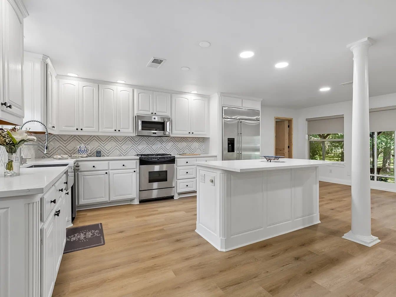 Colleyville House: 1212 W Murphy Rd
