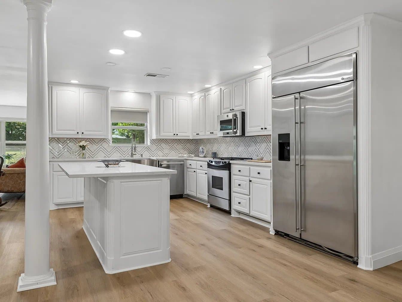 Colleyville House: 1212 W Murphy Rd
