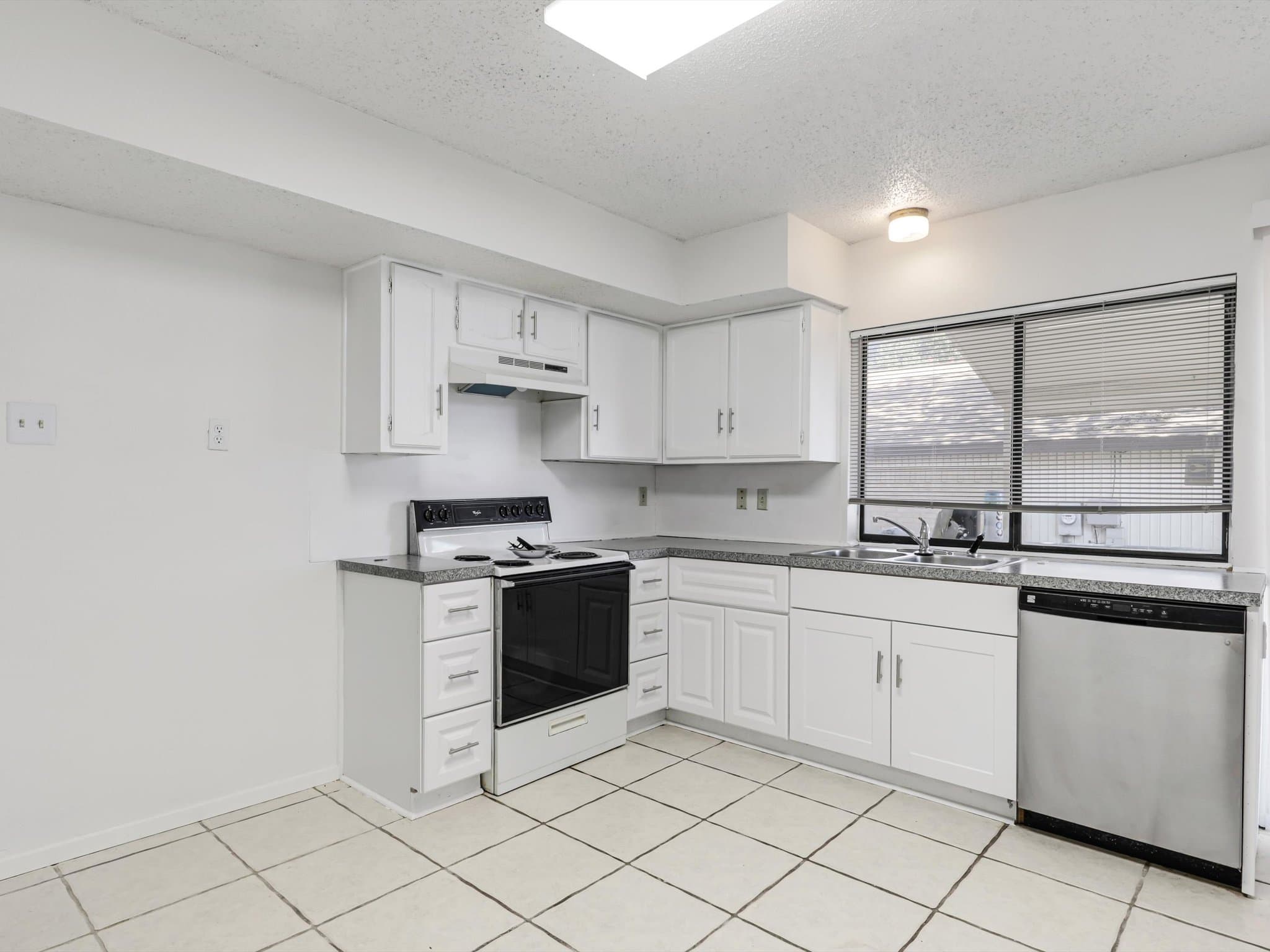 Garland House: 2826 Holy CCross