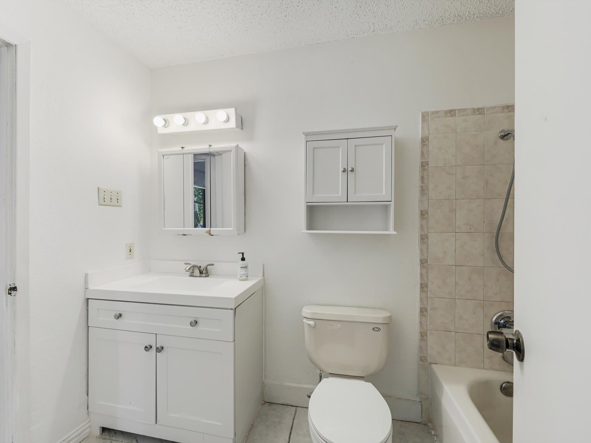 Garland House: 2826 Holy CCross