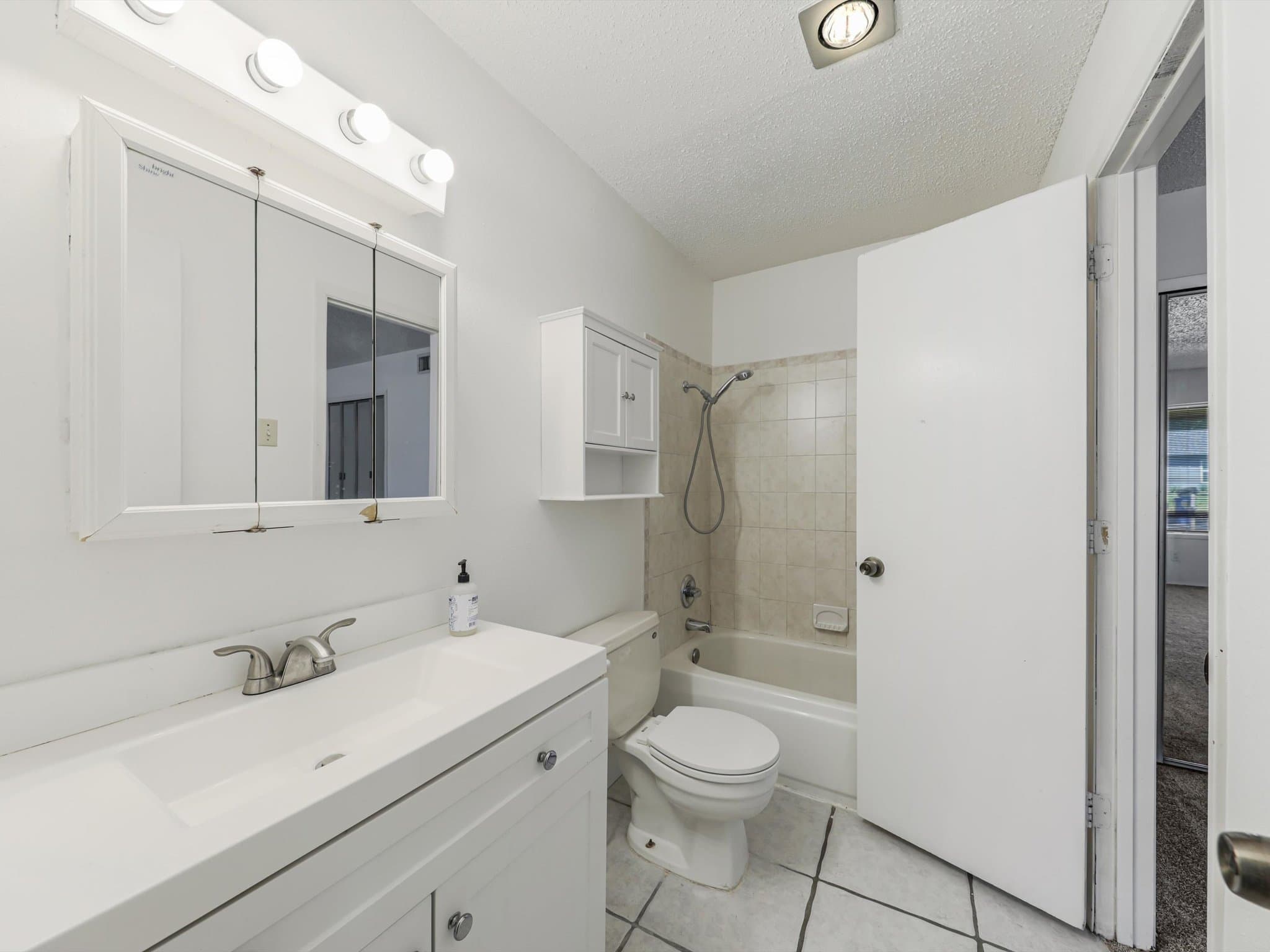 Garland House: 2826 Holy CCross