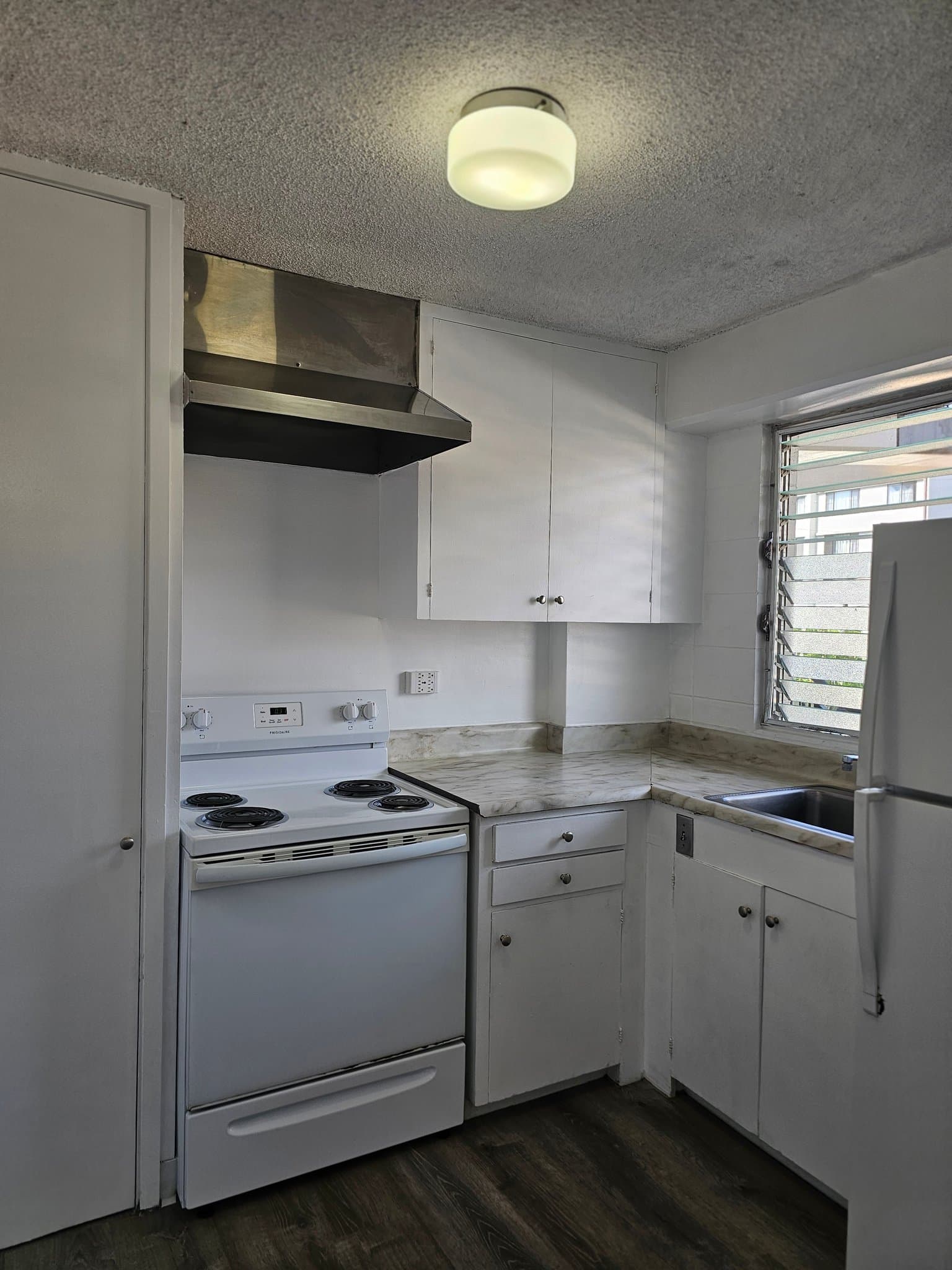 Honolulu Apartment: 1326 Matlock Avenue