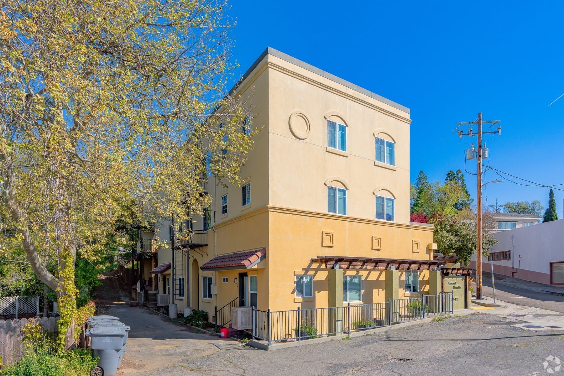 Auburn Apartment: 127-135 Almond St