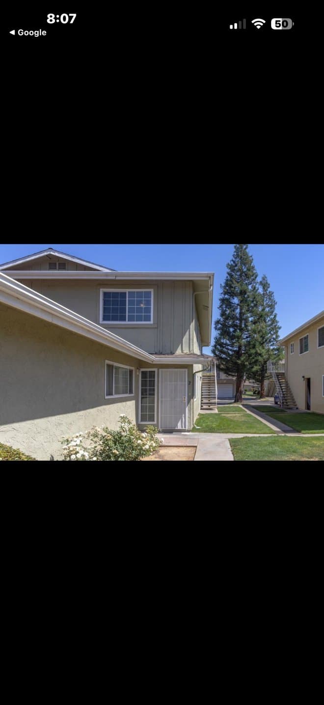 Clovis Condo: 471 W Santa Ana Ave