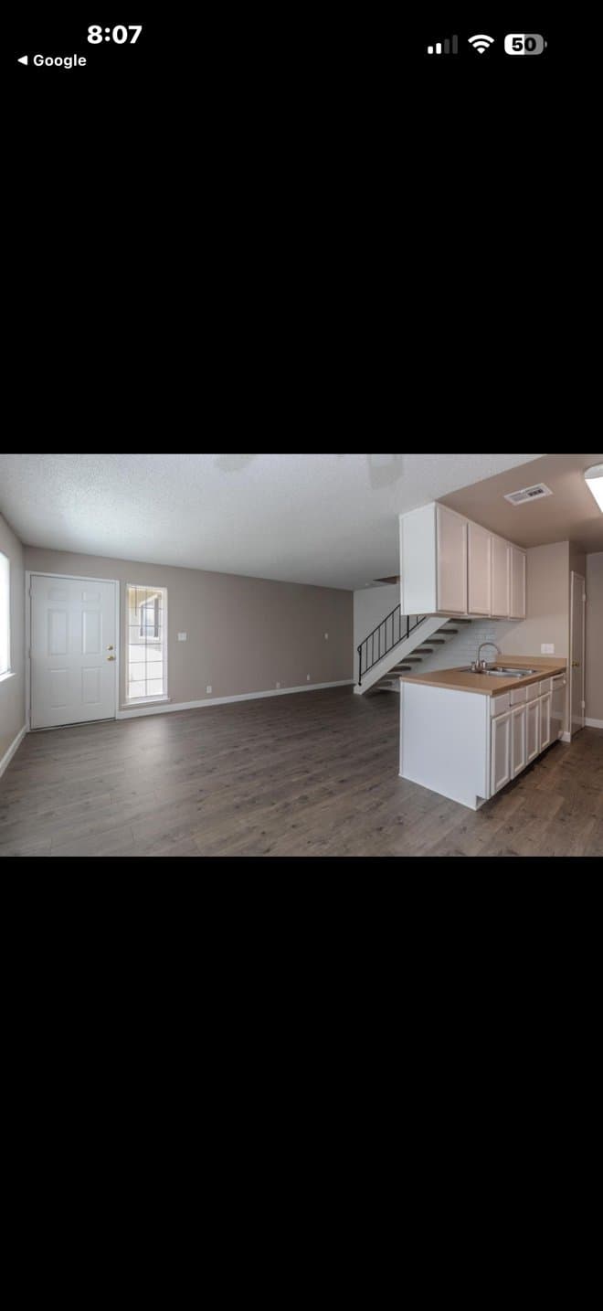 Clovis Condo: 471 W Santa Ana Ave
