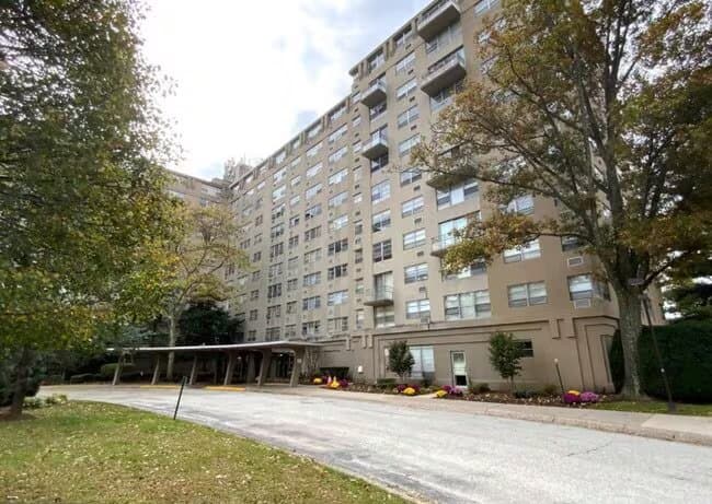 Bryn Mawr Condo: 1030 E Lancaster Ave