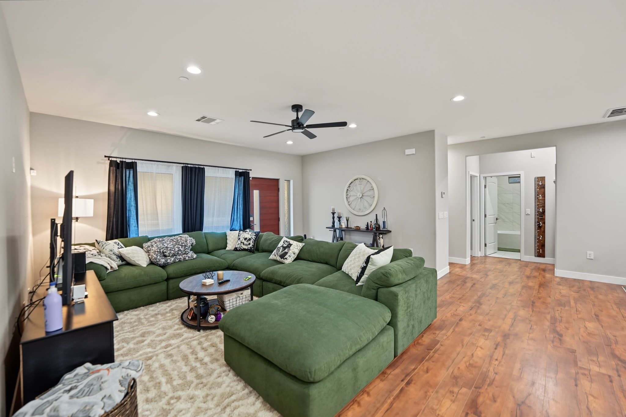 Quartz Hill House: 4858 W Avenue L-2