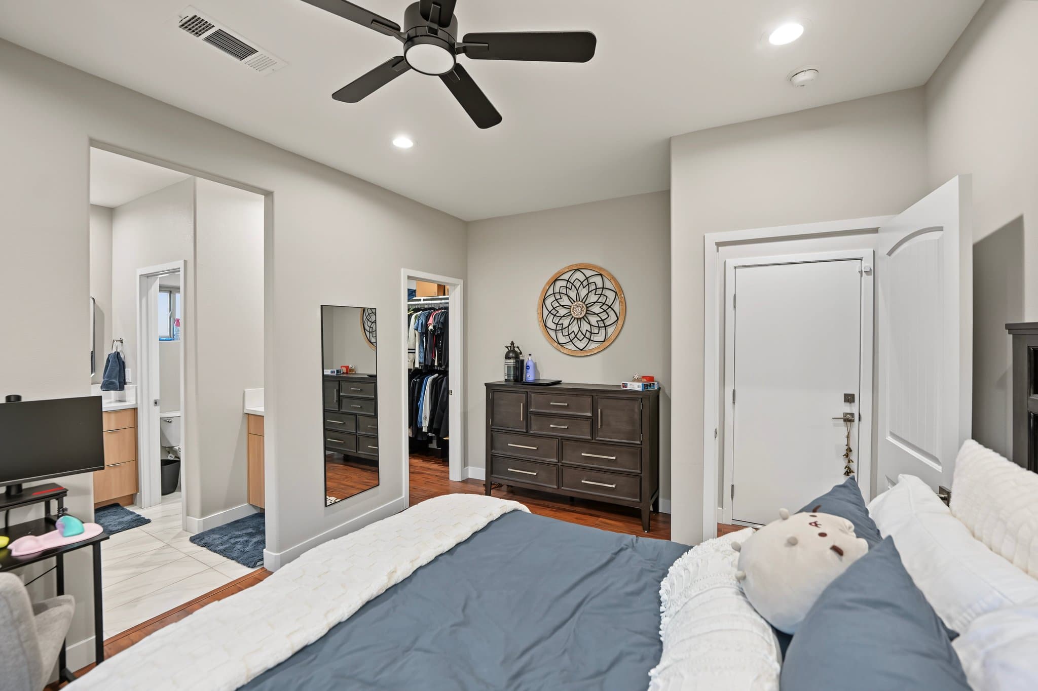 Quartz Hill House: 4858 W Avenue L-2