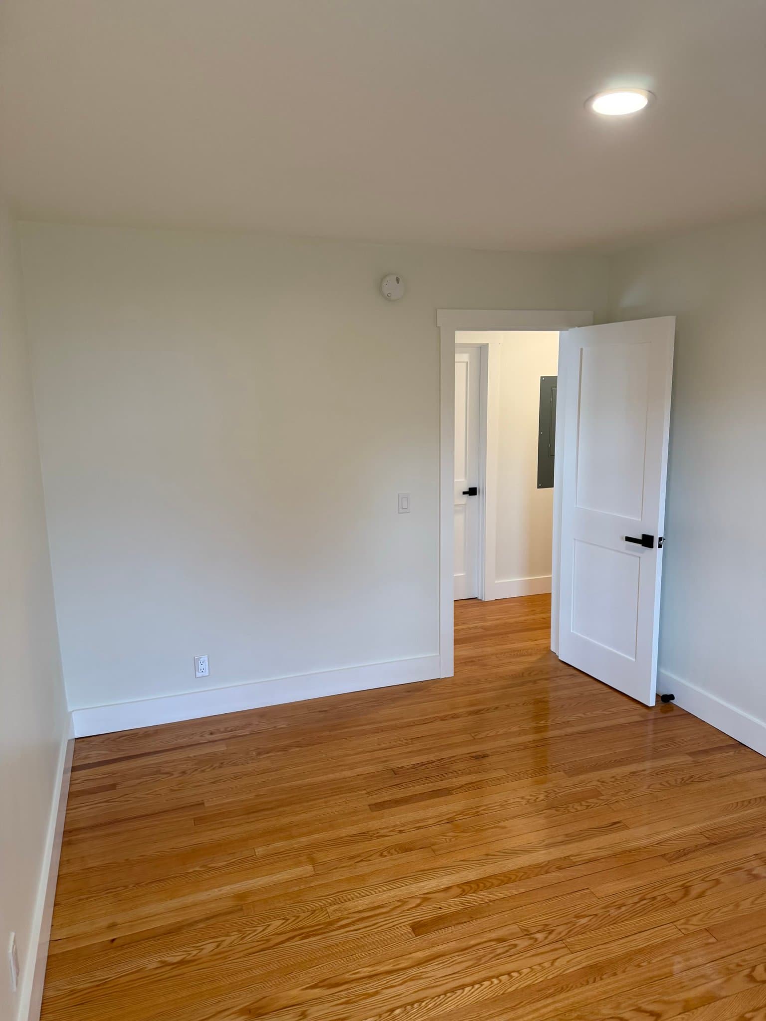 Winooski Single Room: 265 east allen street