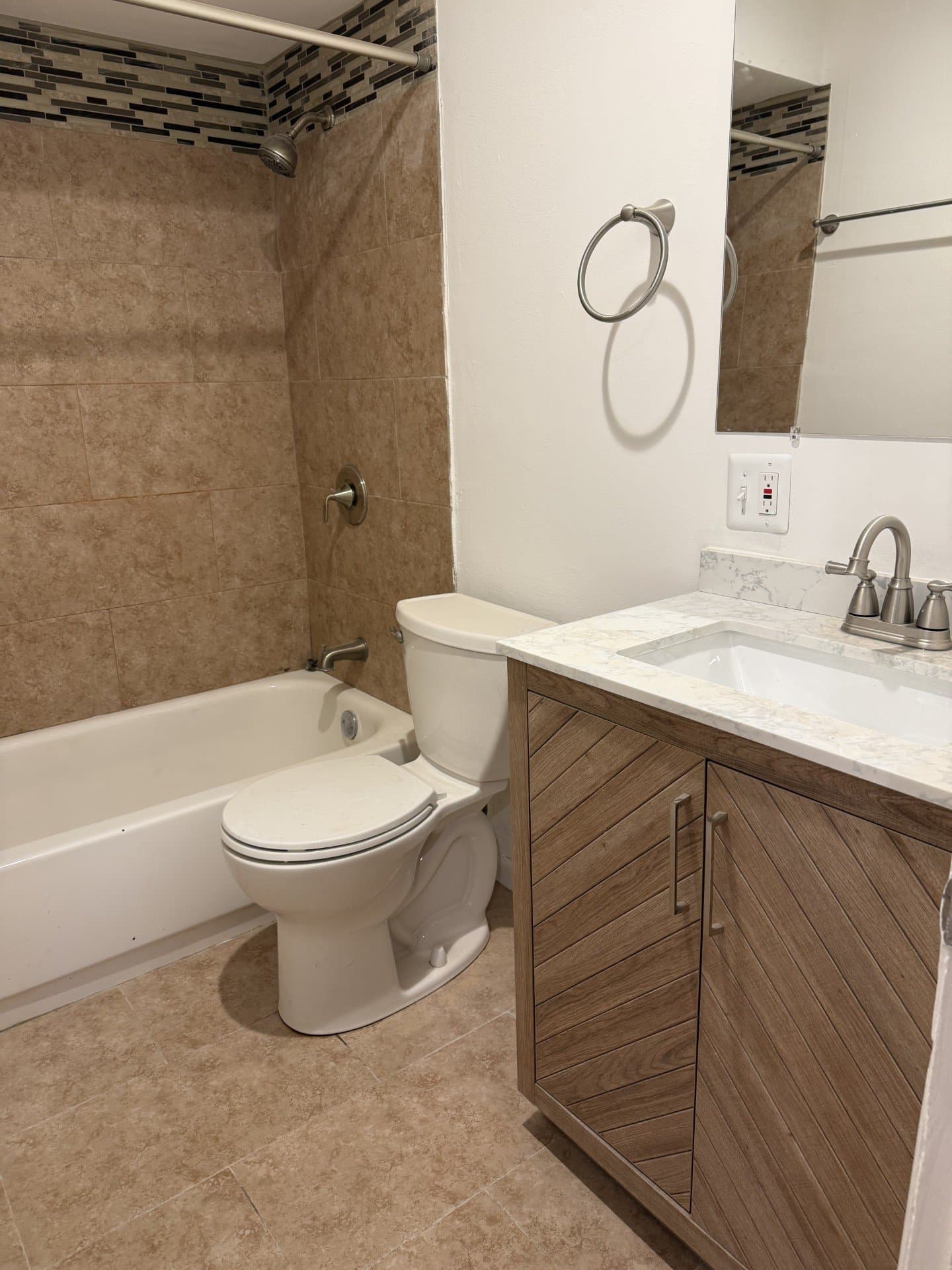 Chicago Apartment: 2233 N Lincoln Ave