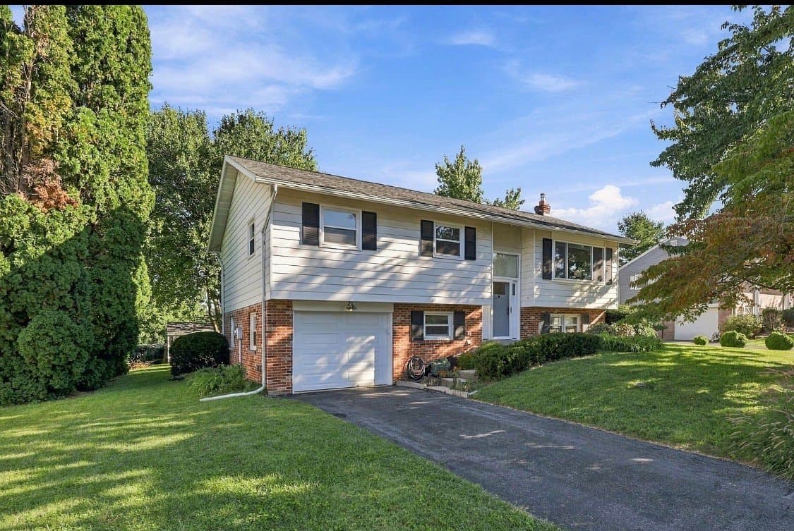Lancaster House: 425 Nottingham Ave