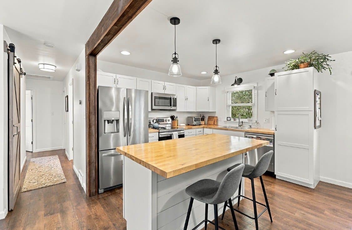Lancaster House: 425 Nottingham Ave