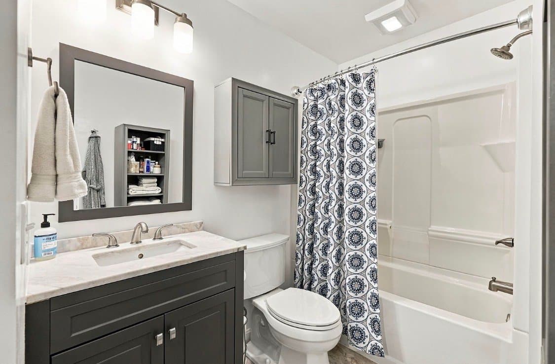 Lancaster House: 425 Nottingham Ave