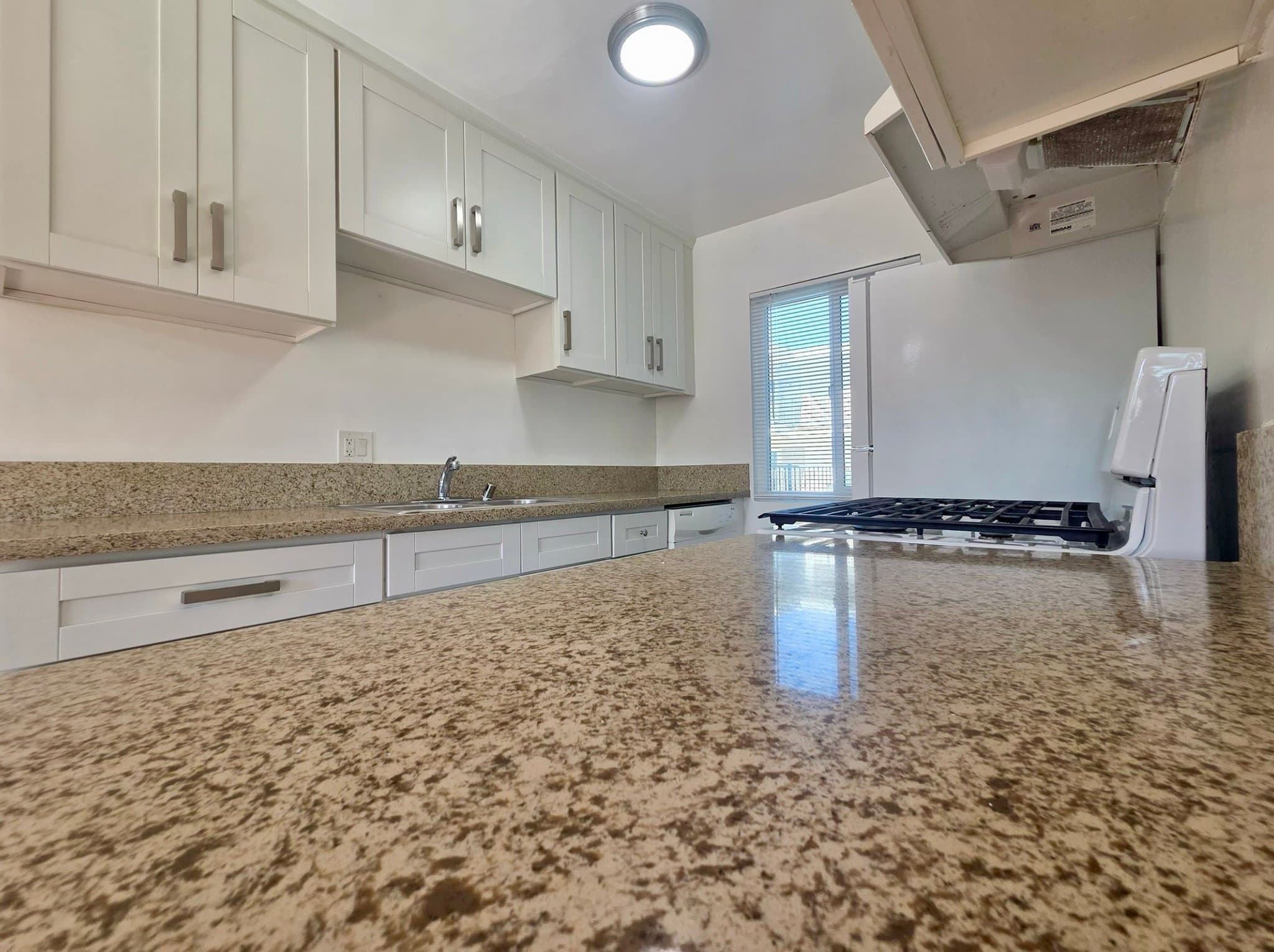 LOS ANGELES Condo: 10925 PALMS BLVD