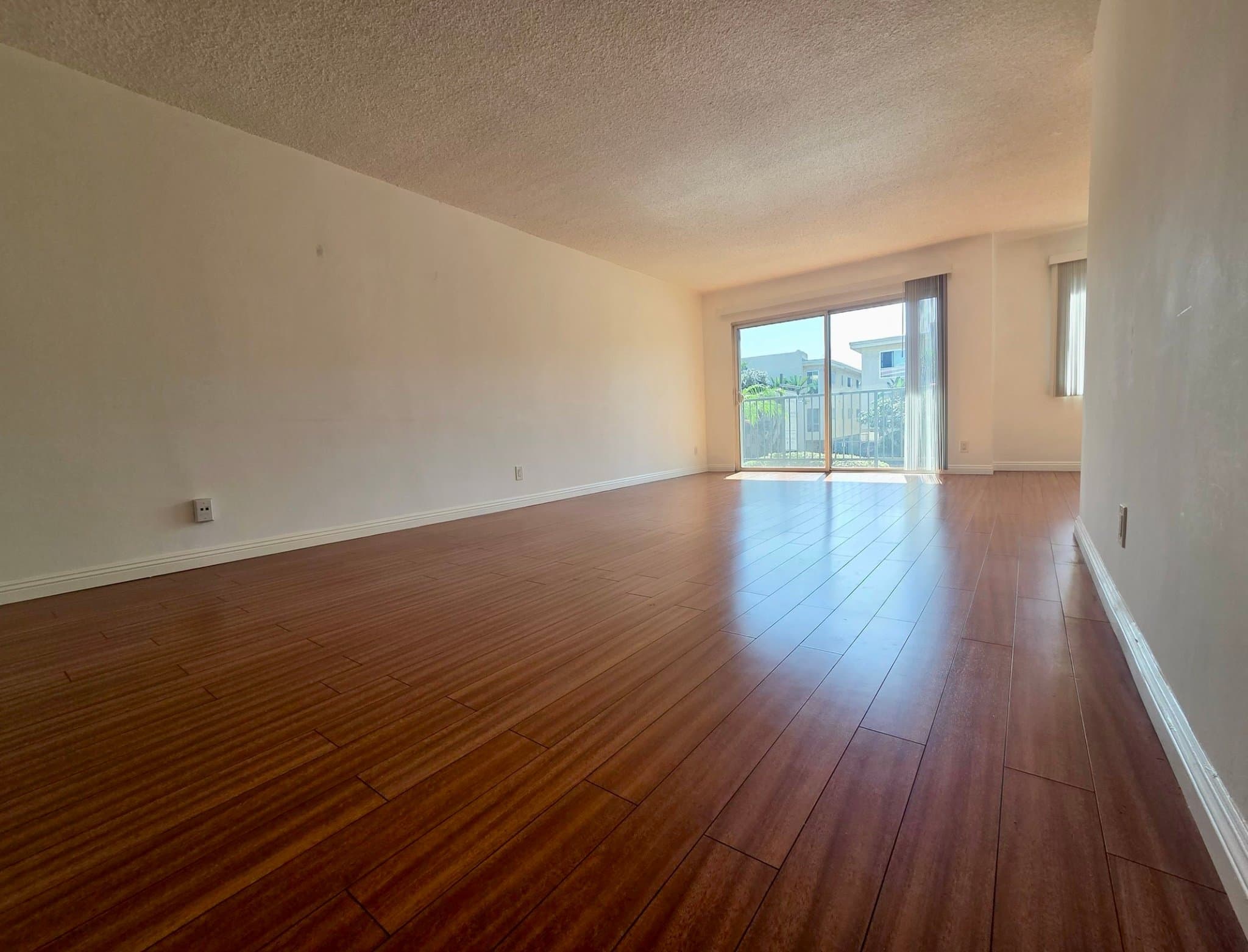 LOS ANGELES Condo: 10925 PALMS BLVD