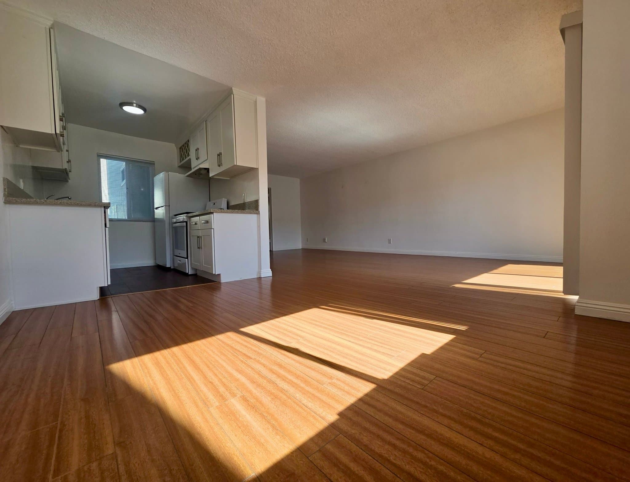 LOS ANGELES Condo: 10925 PALMS BLVD