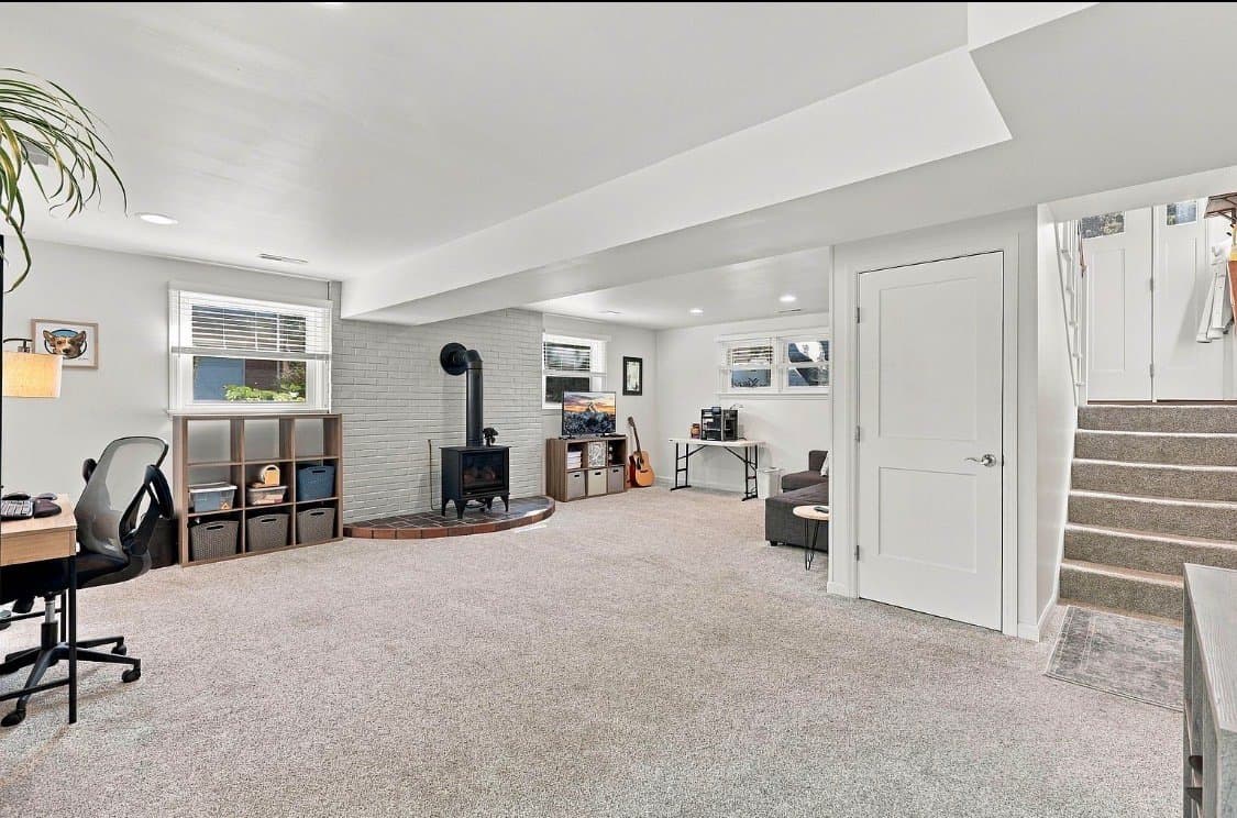 Lancaster House: 425 Nottingham Ave