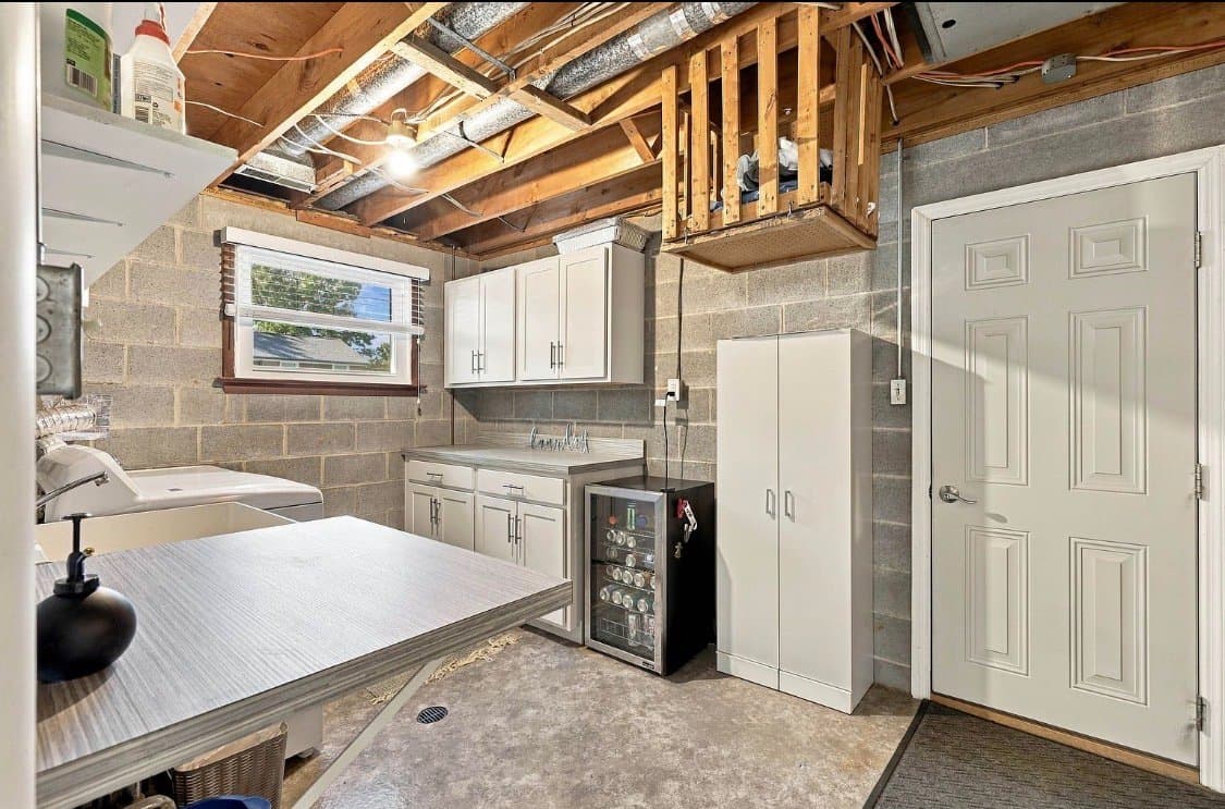 Lancaster House: 425 Nottingham Ave