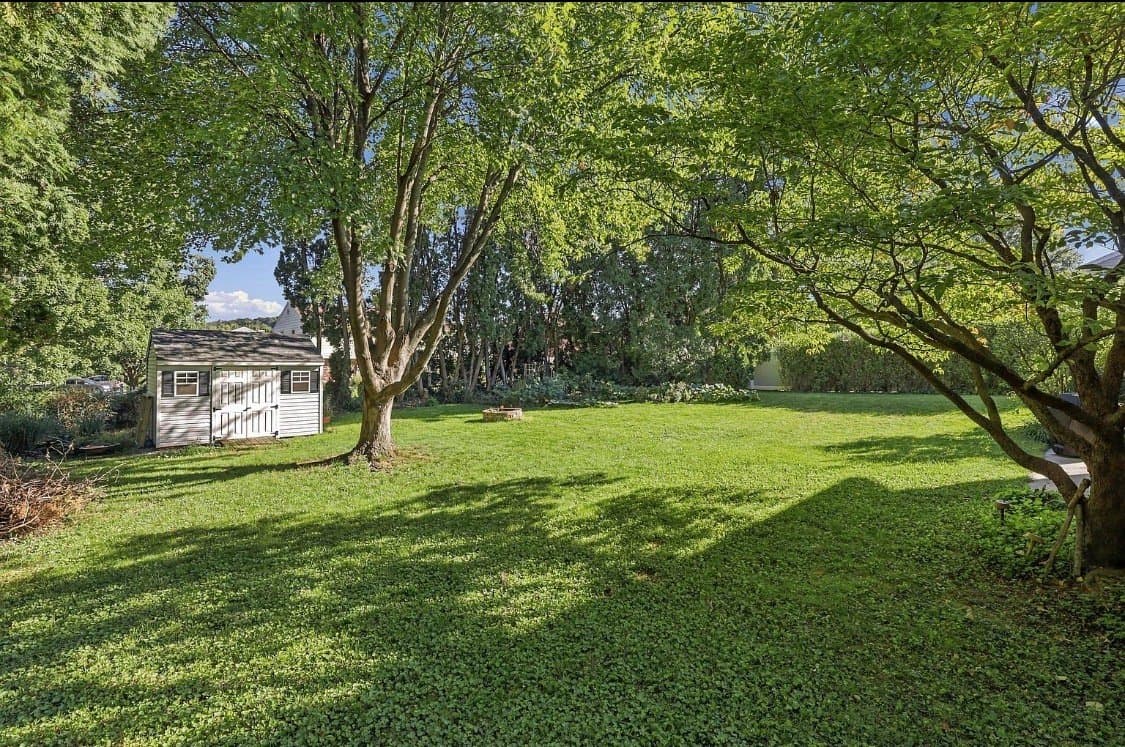 Lancaster House: 425 Nottingham Ave