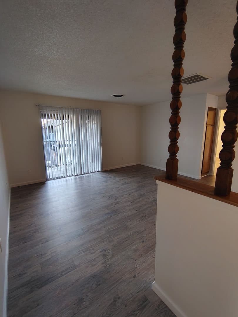 Bakersfield Single Room: 2401-013 Christmas Tree Ln