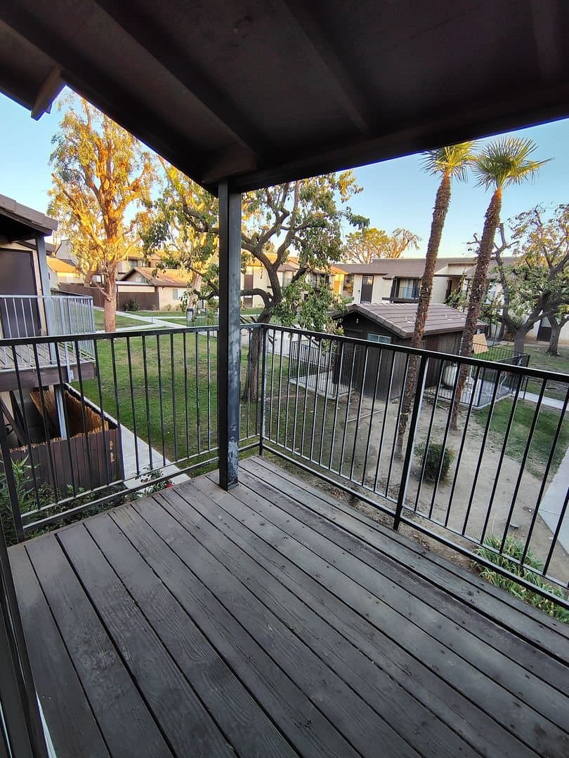 Bakersfield Single Room: 2401-013 Christmas Tree Ln