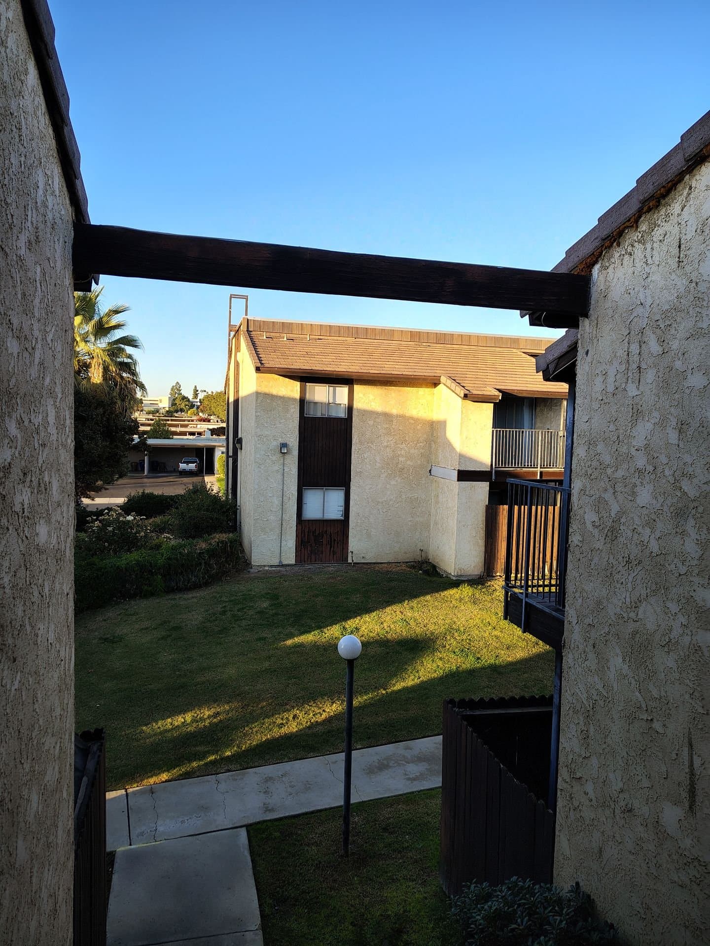 Bakersfield Single Room: 2401-013 Christmas Tree Ln