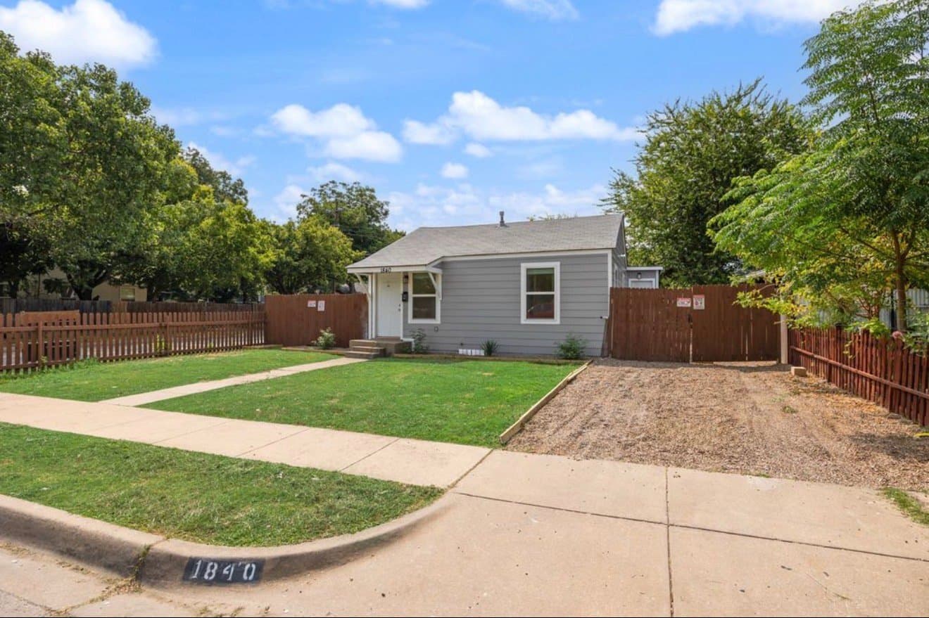 Fort Worth House: 1840 Portland Ave