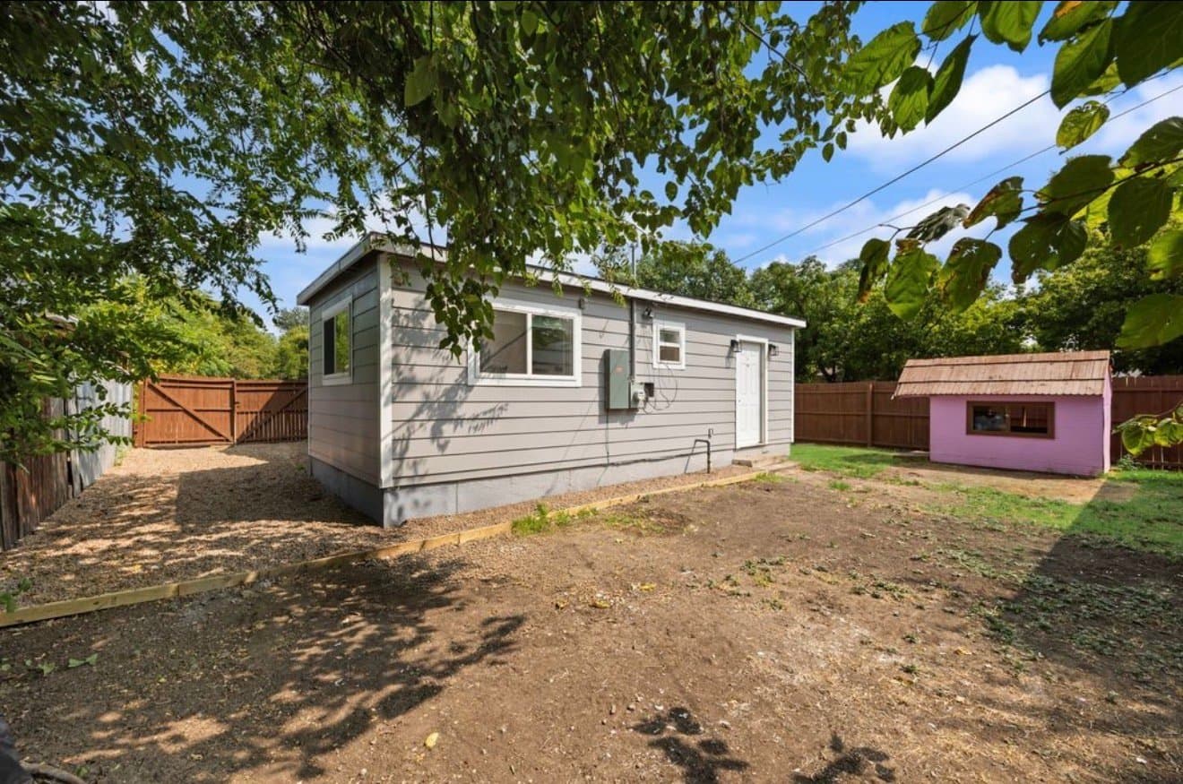 Fort Worth House: 1840 Portland Ave