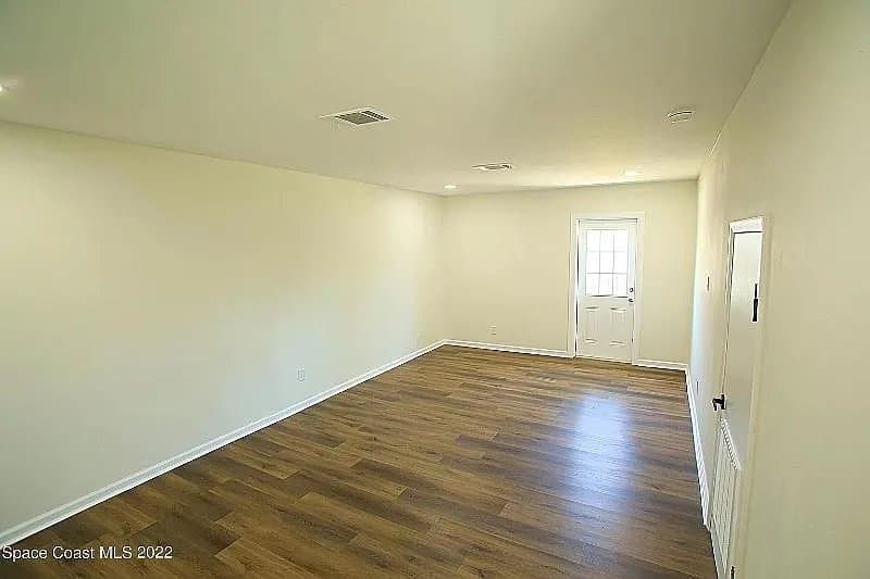 Melbourne House: 317 Live Oak Ln