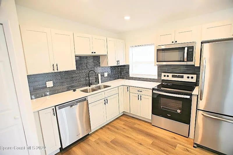 Melbourne House: 317 Live Oak Ln