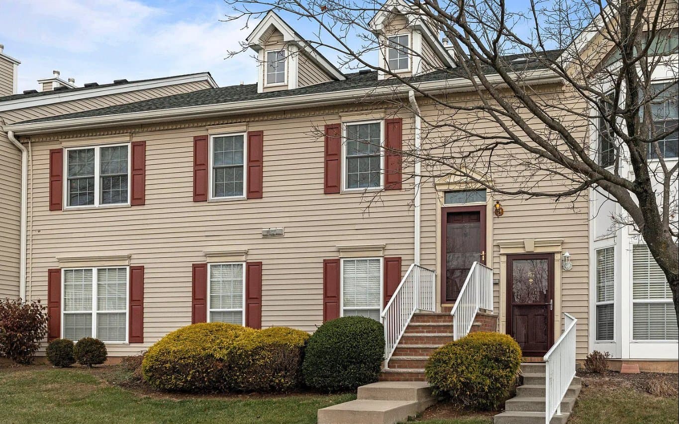 Franklin Park Condo: 253 Columbus Dr