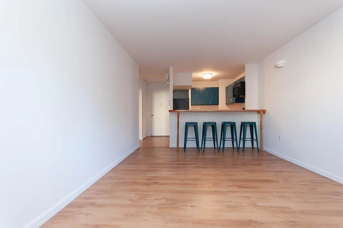 New York Condo: 301 W 110th St