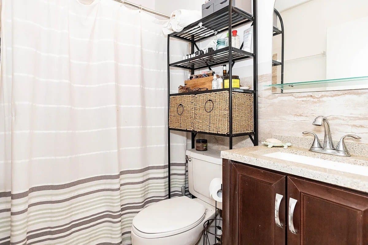 New York Condo: 301 W 110th St