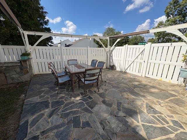 Raleigh House: 1600 Beacon Village Dr