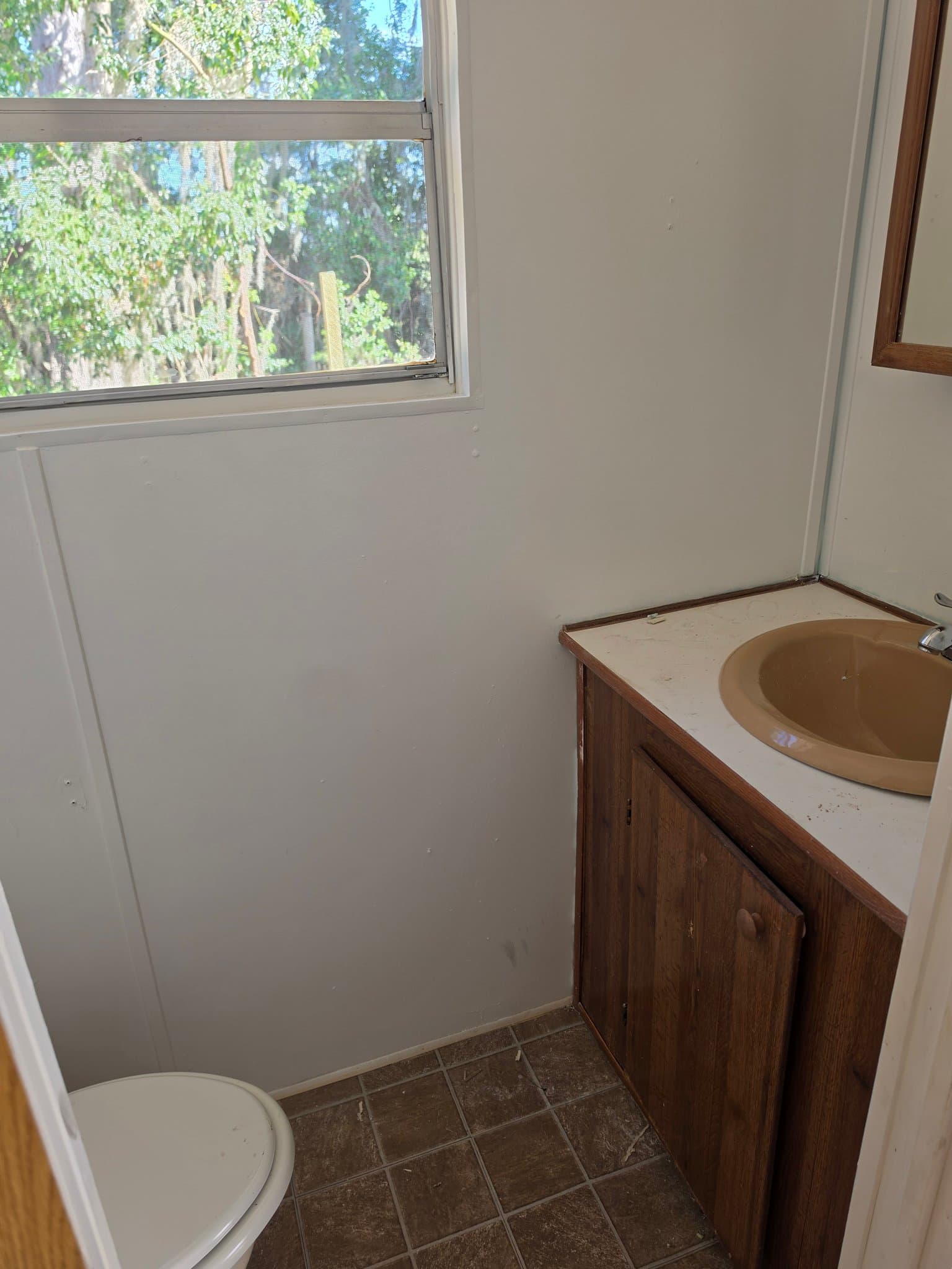 Ocala House: 901 NE 95th St