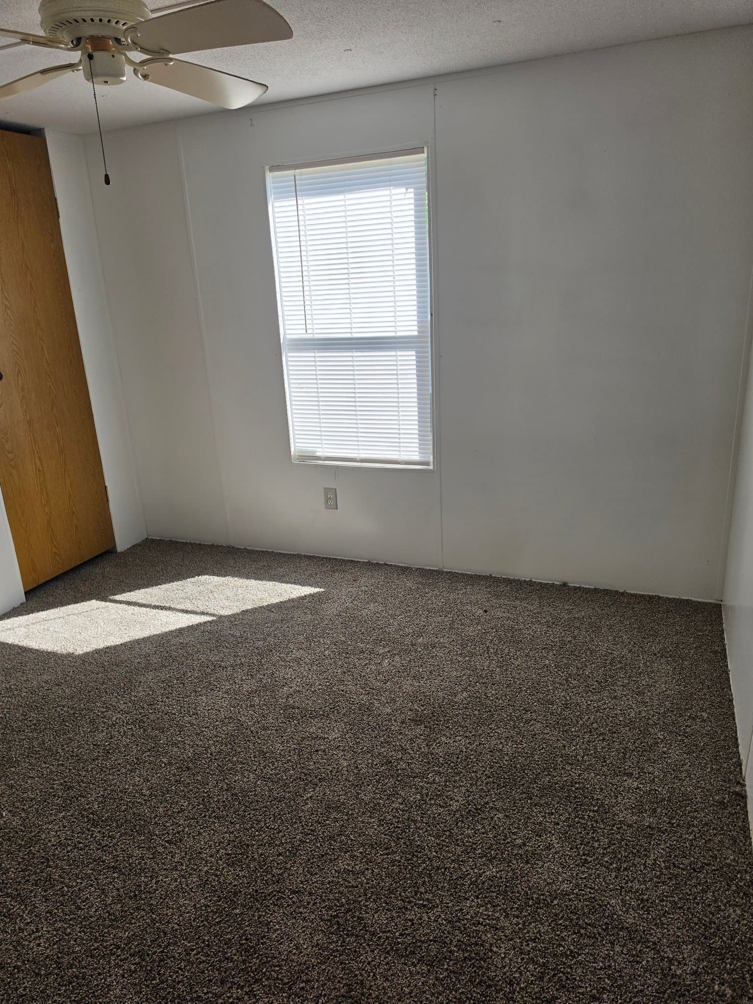 Ocala House: 901 NE 95th St
