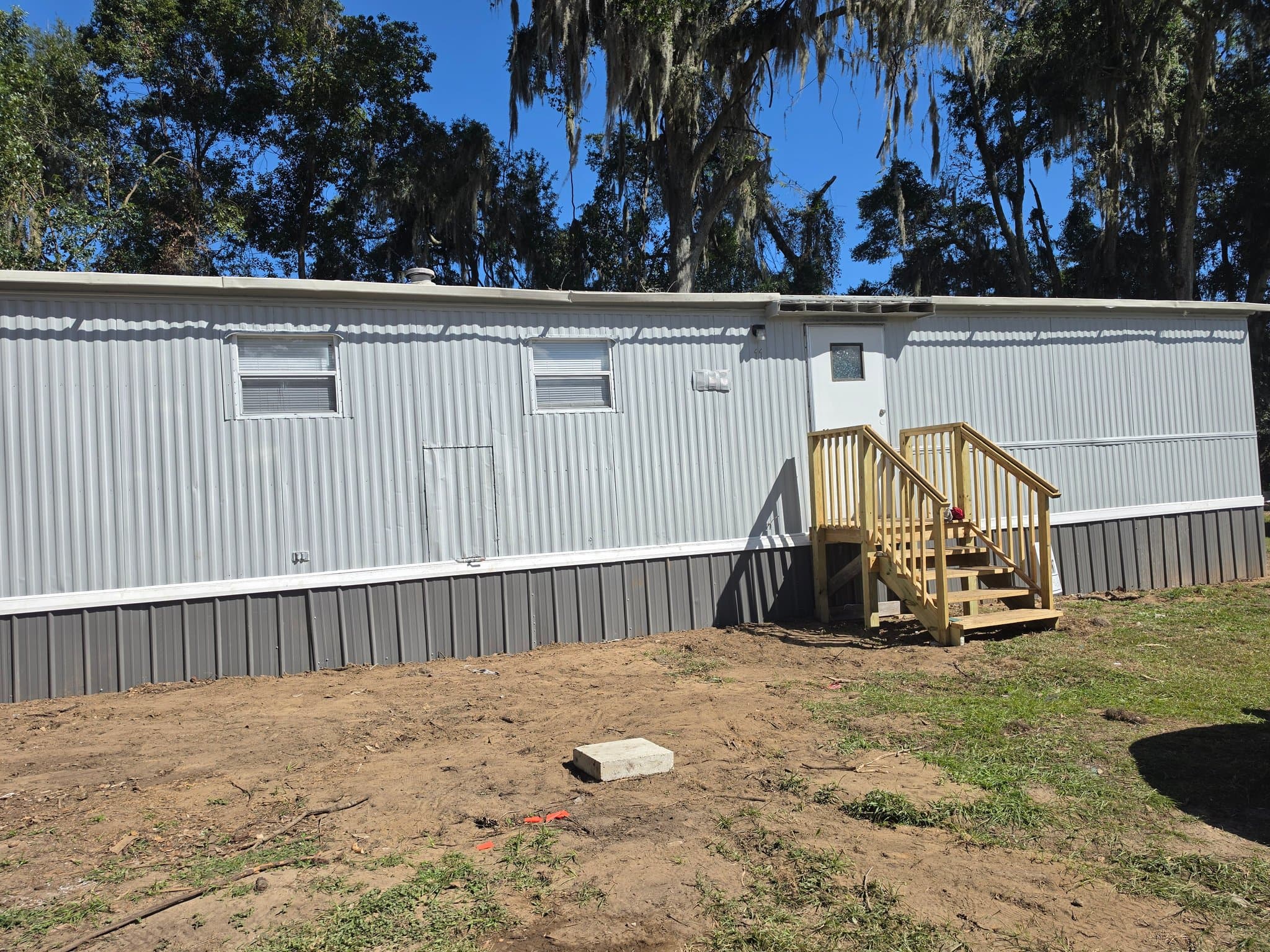 Ocala House: 901 NE 95th St