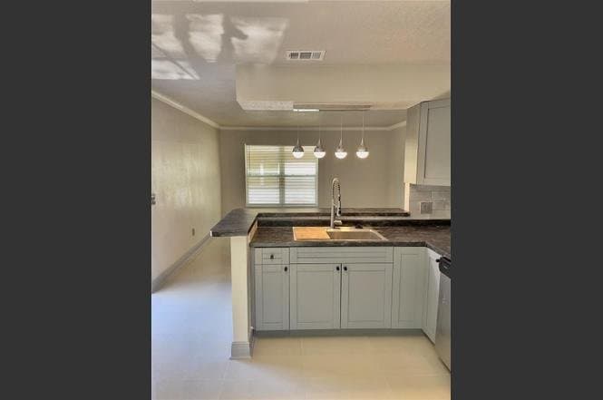 Tampa Apartment: 7919 Lakeshore Drive