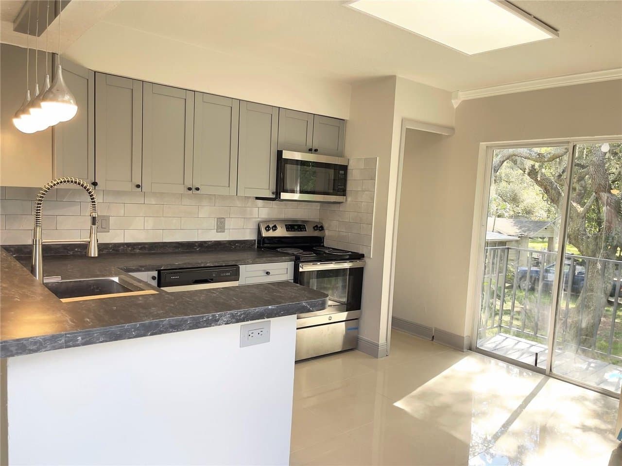 Tampa Apartment: 7919 Lakeshore Drive