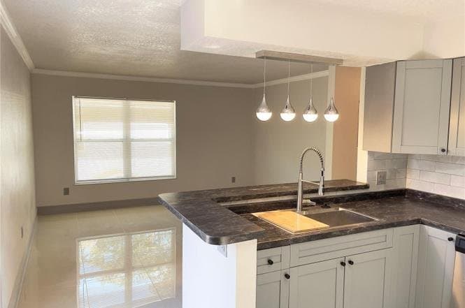 Tampa Apartment: 7919 Lakeshore Drive