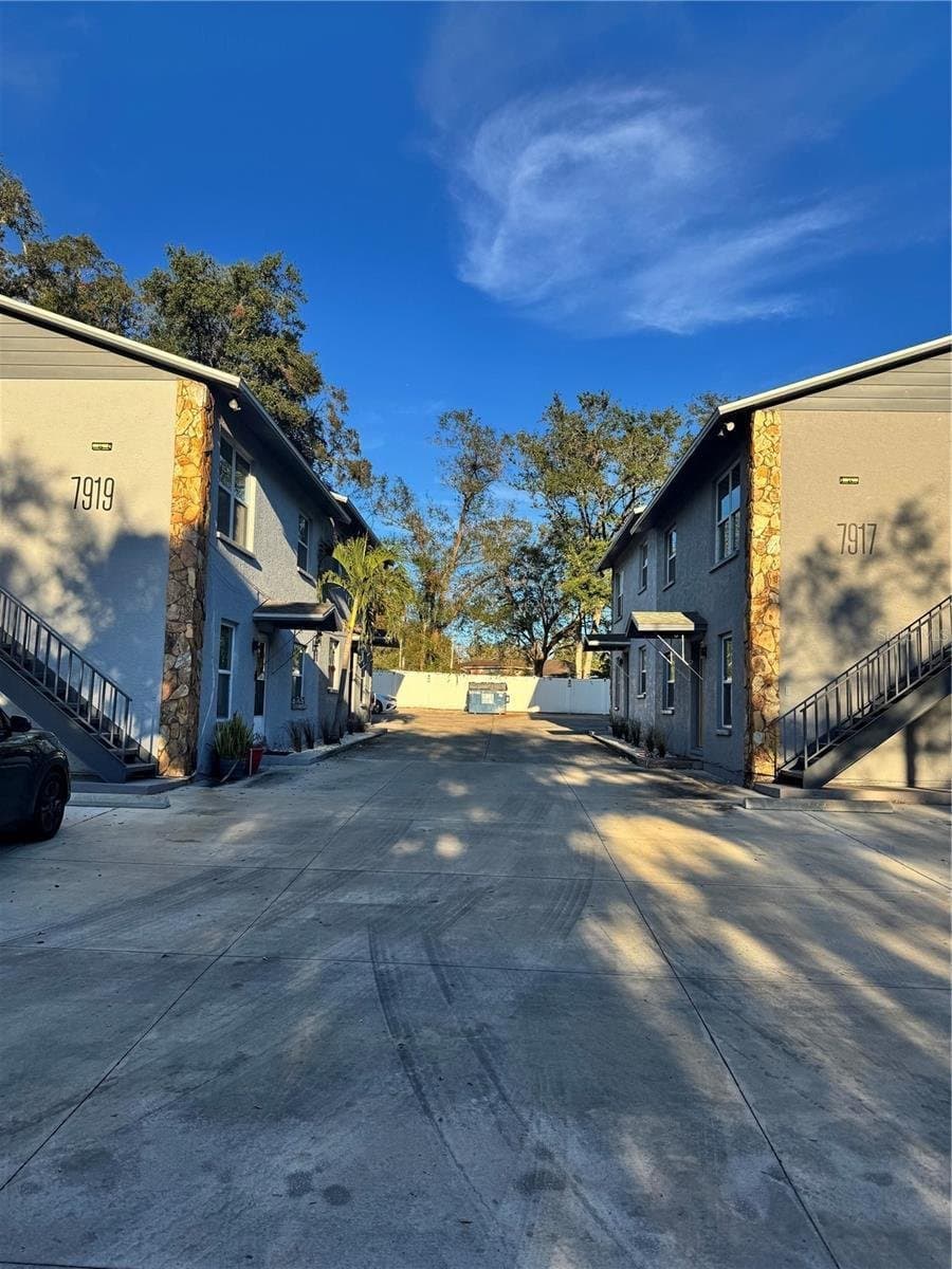 Tampa Apartment: 7919 Lakeshore Drive