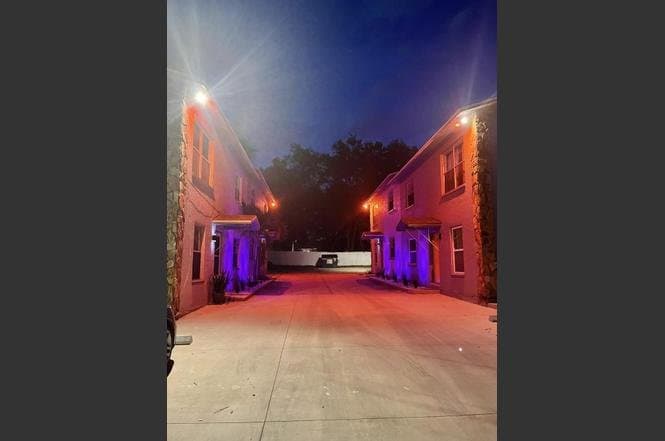 Tampa Apartment: 7919 Lakeshore Drive
