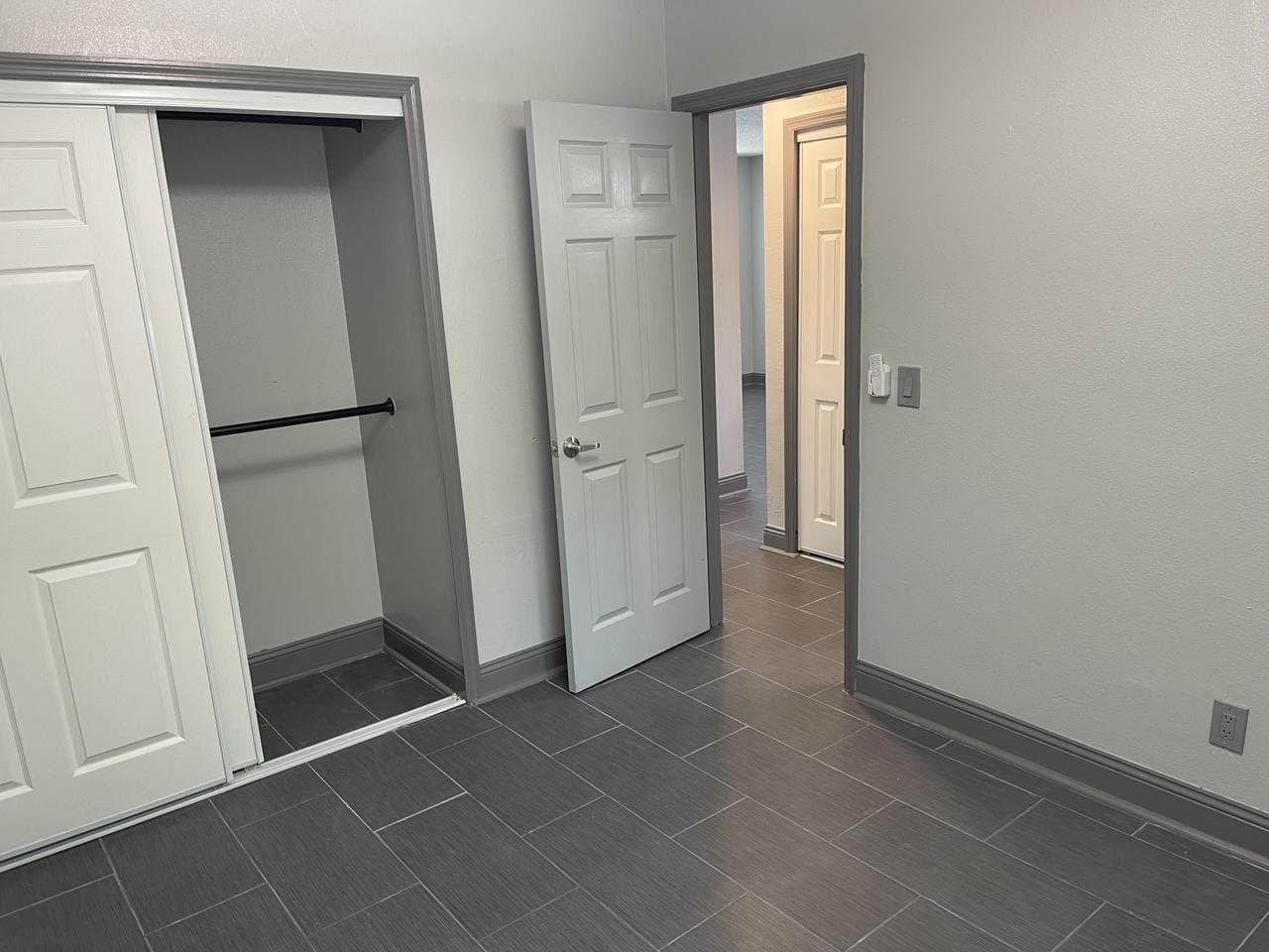 Tampa Apartment: 7919 Lakeshore Drive
