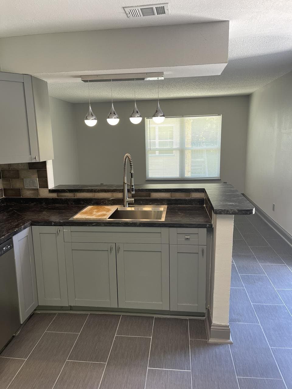 Tampa Apartment: 7919 Lakeshore Drive
