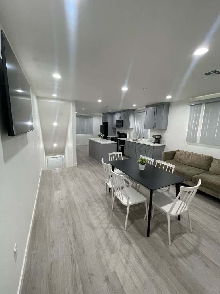 Los Angeles Single Room: 1432 E 20th St