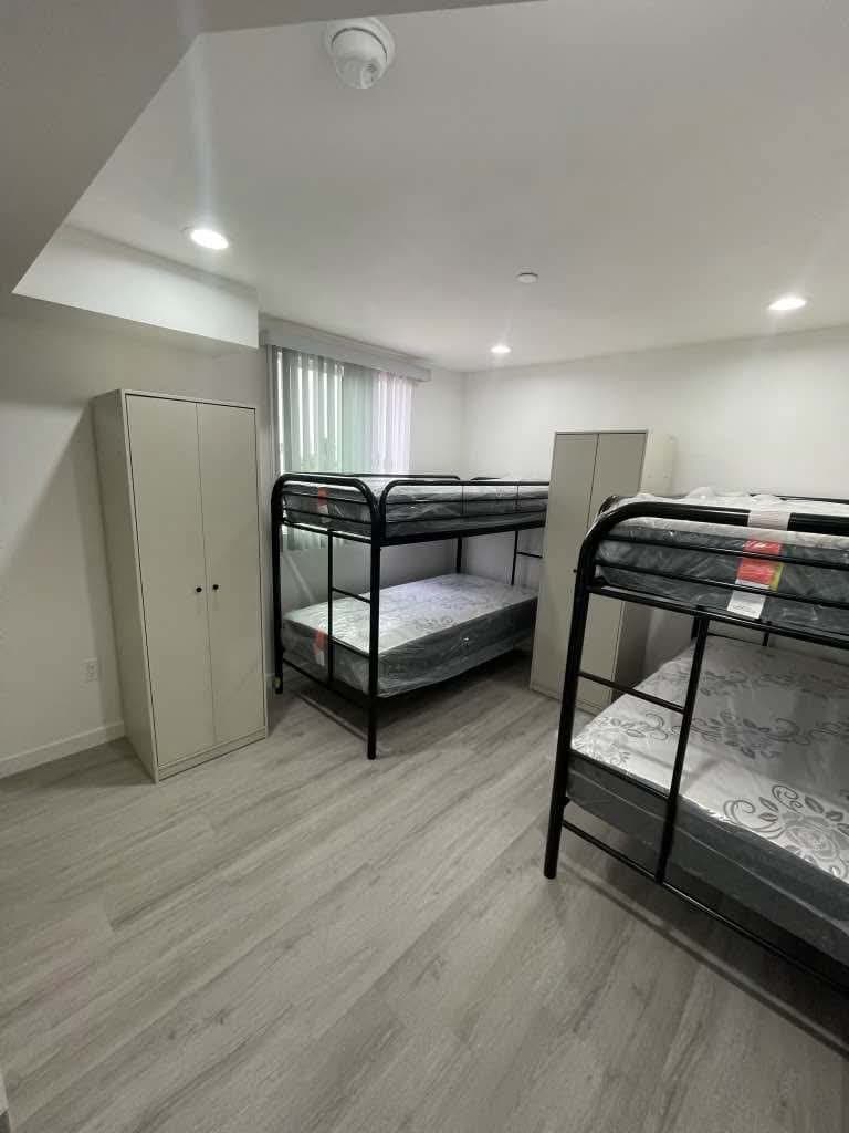 Los Angeles Single Room: 1432 E 20th St