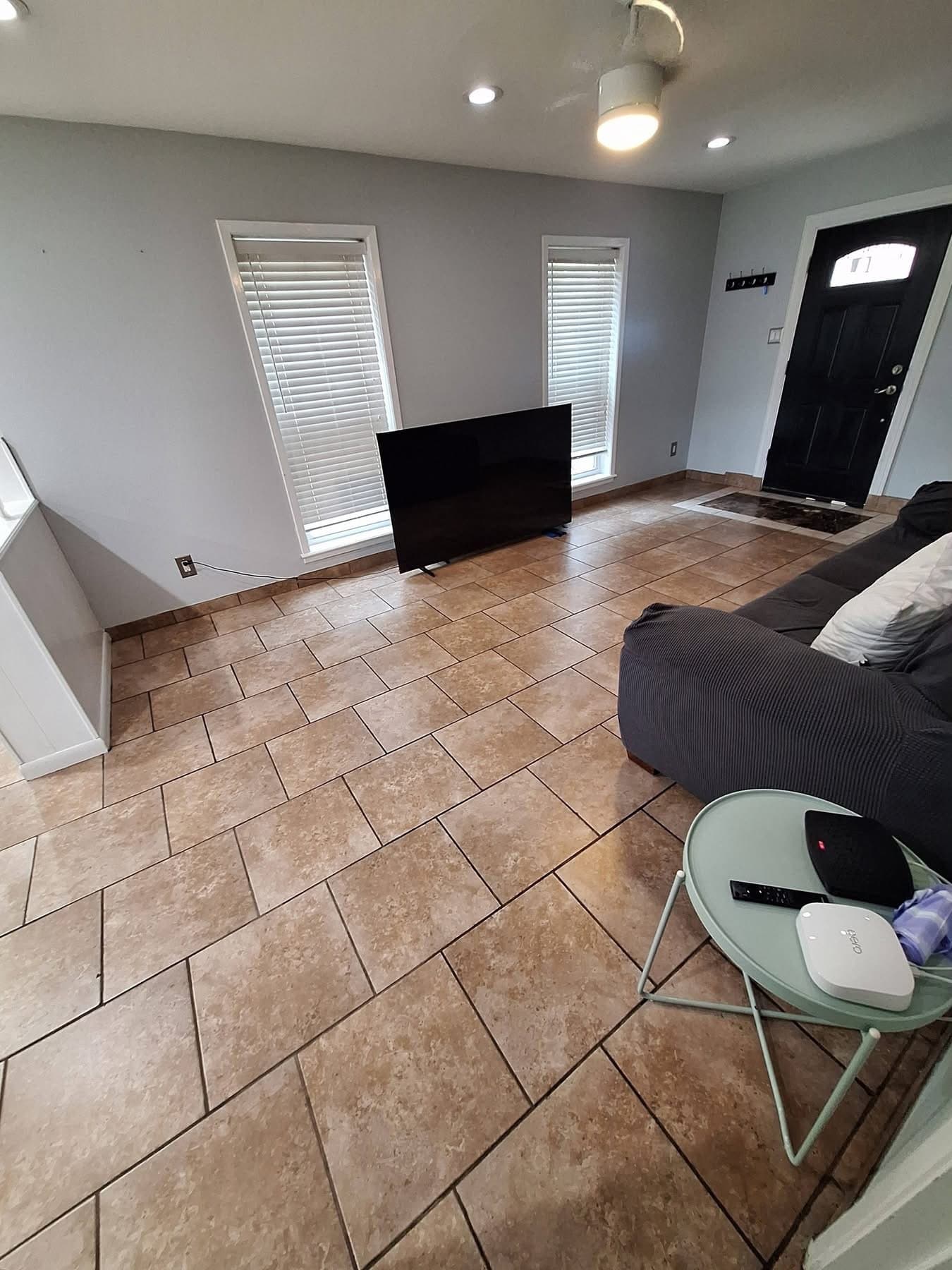 Longview House: 906 Redbud Ln